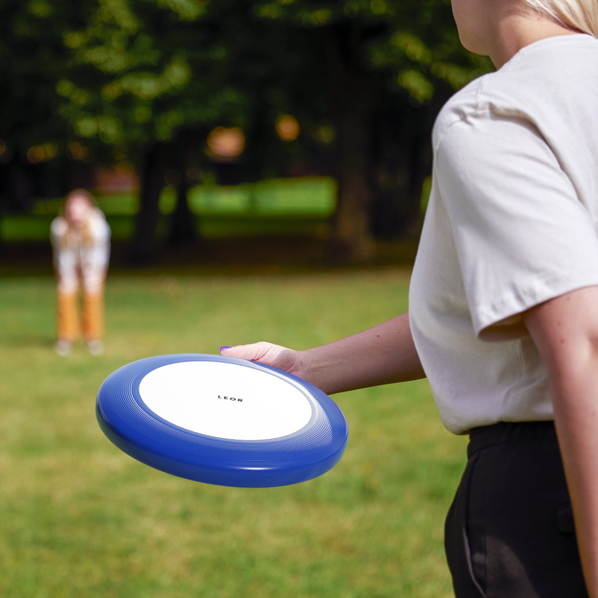 Frisbee — Minimal 'LEOR' Flight Disc for Park Games & Outdoor Play