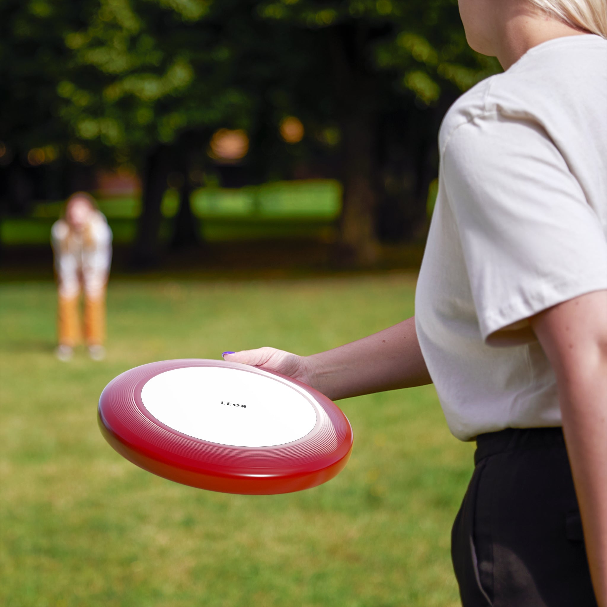 Frisbee — Minimal 'LEOR' Flight Disc for Park Games & Outdoor Play